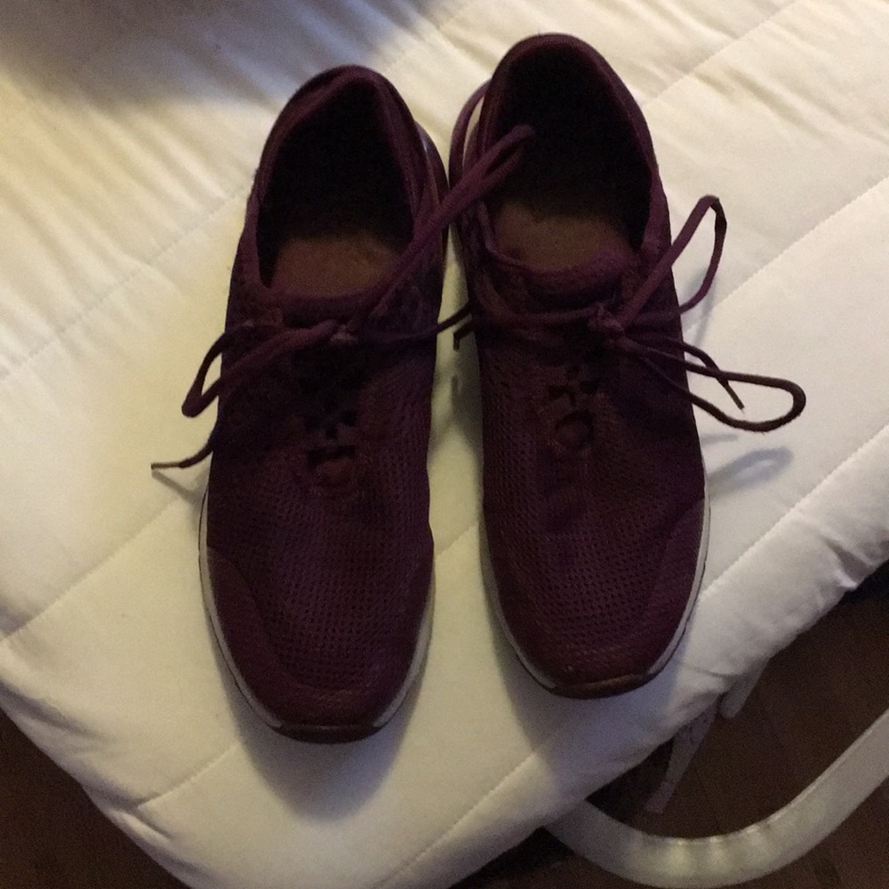 Avia sneakers